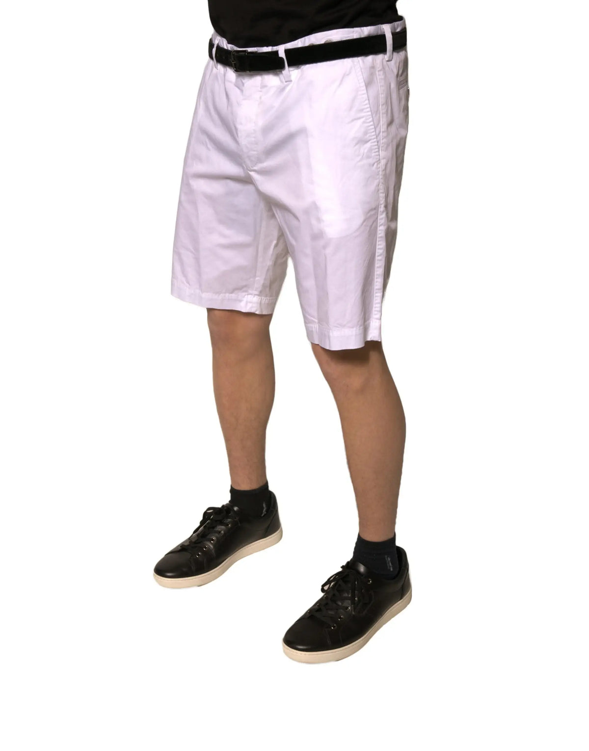 Short blanc dolce & gabbana en coton stretch avec ceinture noire et surpiqûres latérales pour un style décontracté