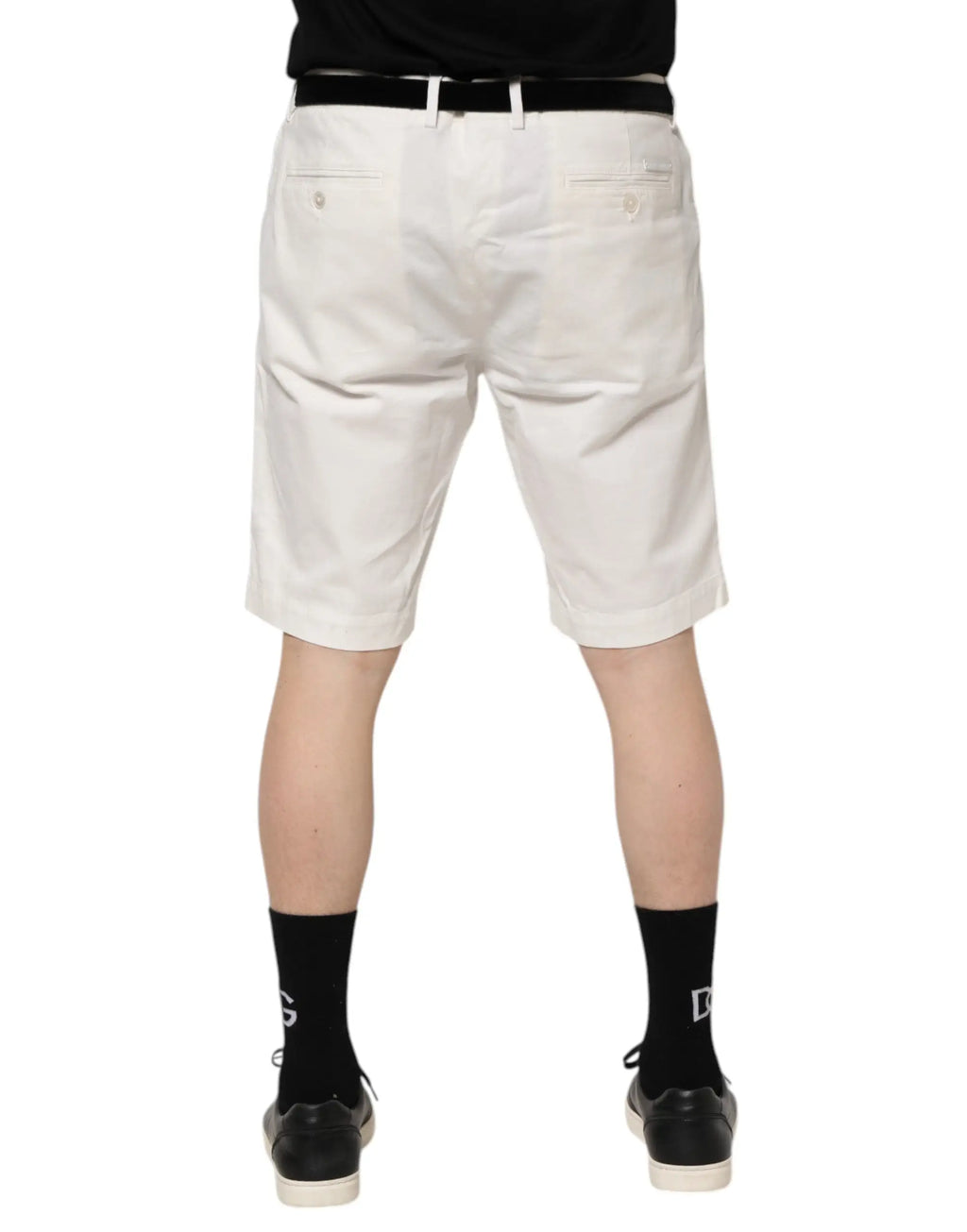 Dolce & gabbana shorts chinos blancs en coton stretch pour homme avec ceinture noire et revers roulés