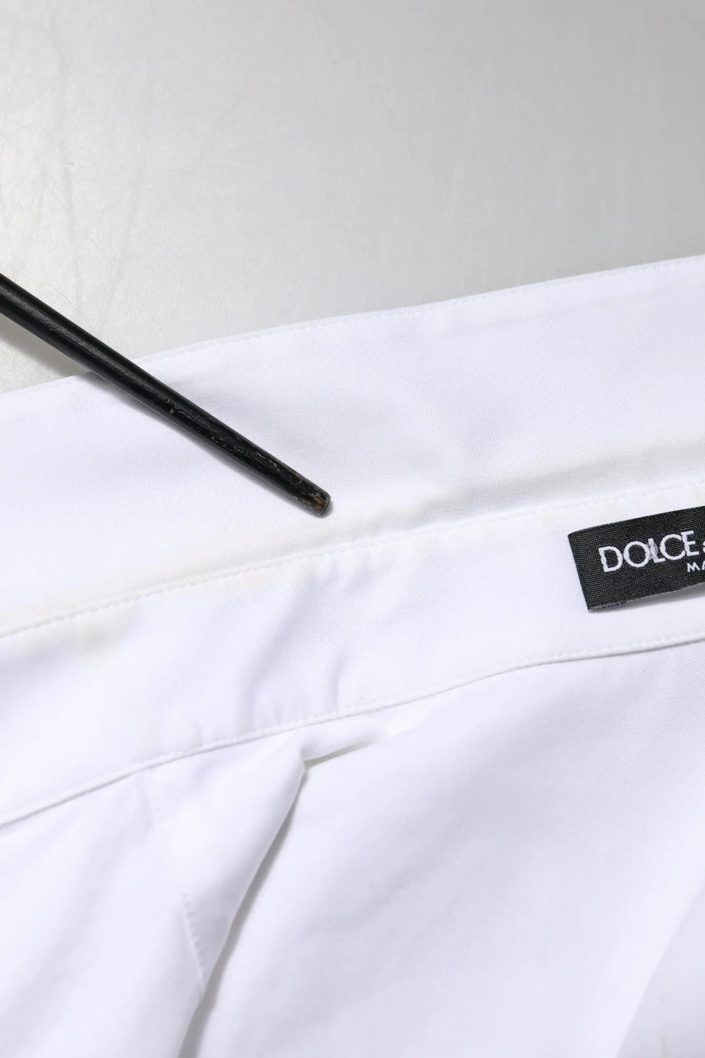 Blouse blanche dolce & gabbana en coton avec col et manches longues design minimaliste élégant