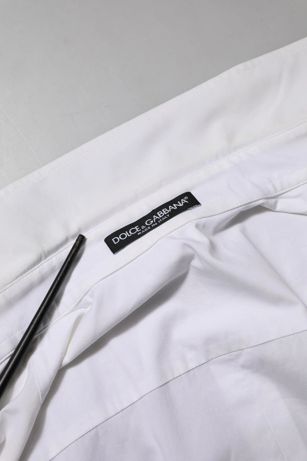 Haut blanc dolce and gabbana en coton à manches longues avec col et étiquette noire made in italy