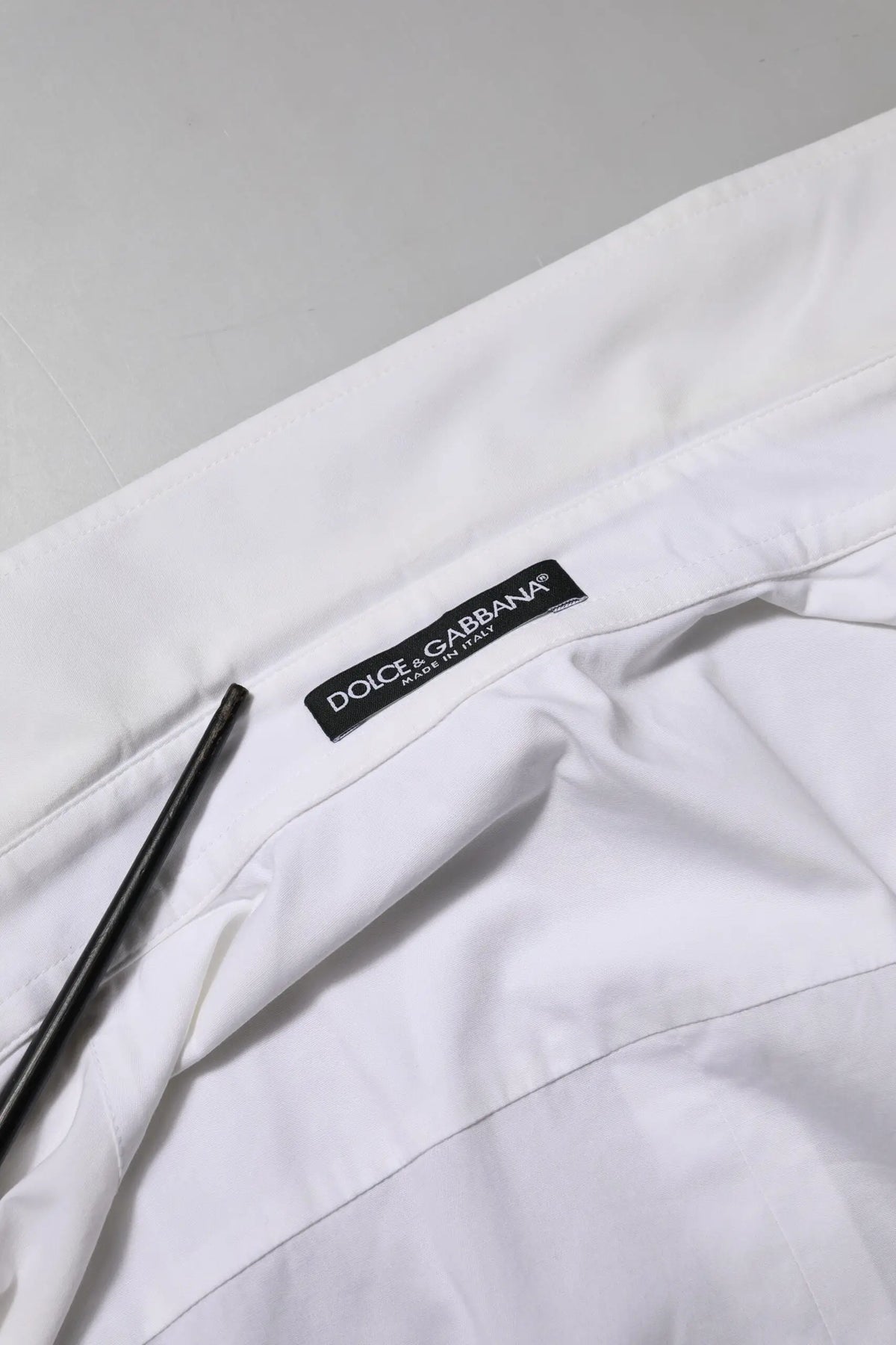 Haut blanc dolce and gabbana en coton à manches longues avec col et étiquette noire made in italy
