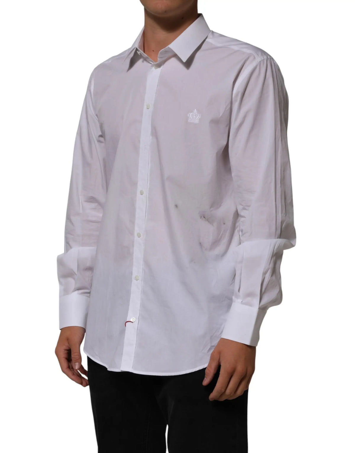Chemise blanche dolce gabbana en coton à manches longues avec col et couronne brodée subtile sur la poitrine