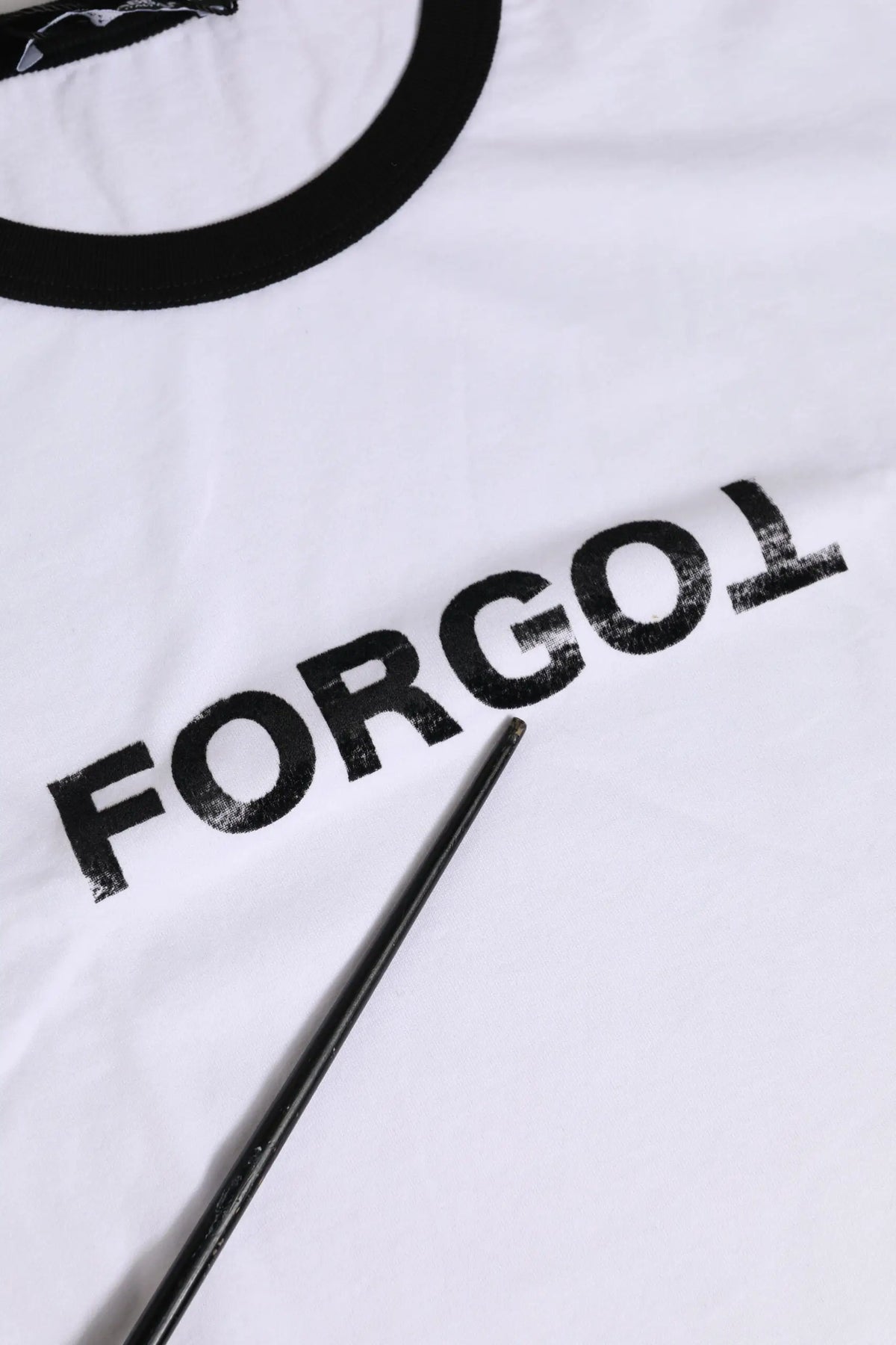 Dolce & gabbana t-shirt blanc en coton cropped avec lettrage noir forgol en impression texturée
