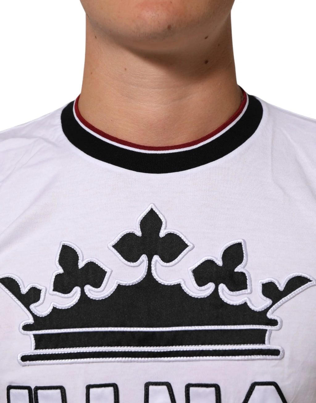 T-shirt blanc en coton dolce & gabbana avec broderie couronne noire et col côtelé noir rouge et blanc