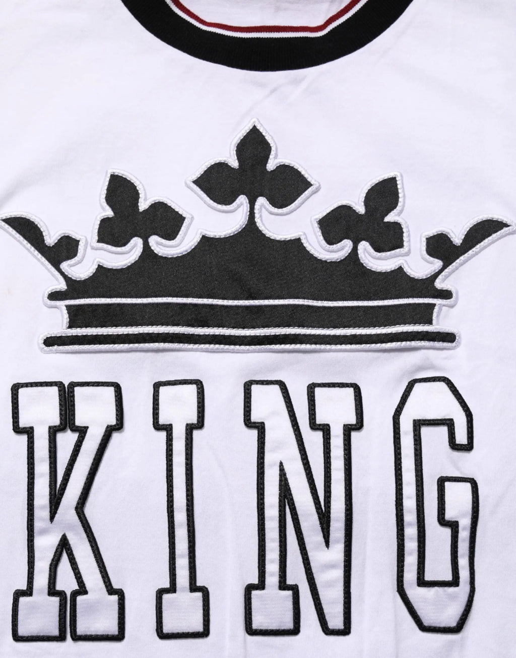 Dolce & gabbana t-shirt blanc en coton avec broderie couronne noire et lettrage king avec surpiqûres contrastées blanches