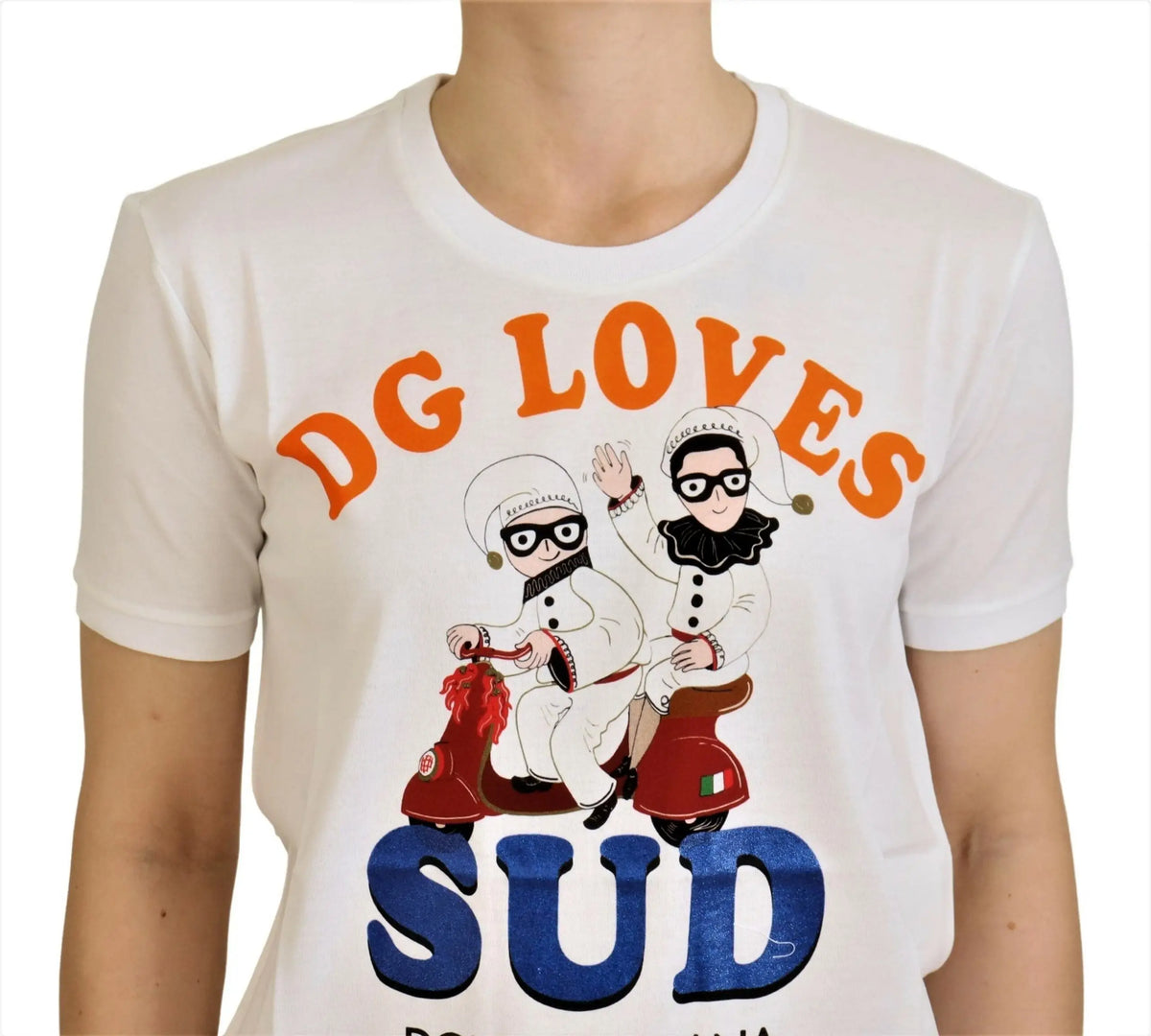 T-shirt blanc en coton dolce & gabbana avec dessin cartoon de deux personnages sur un scooter rouge et texte coloré