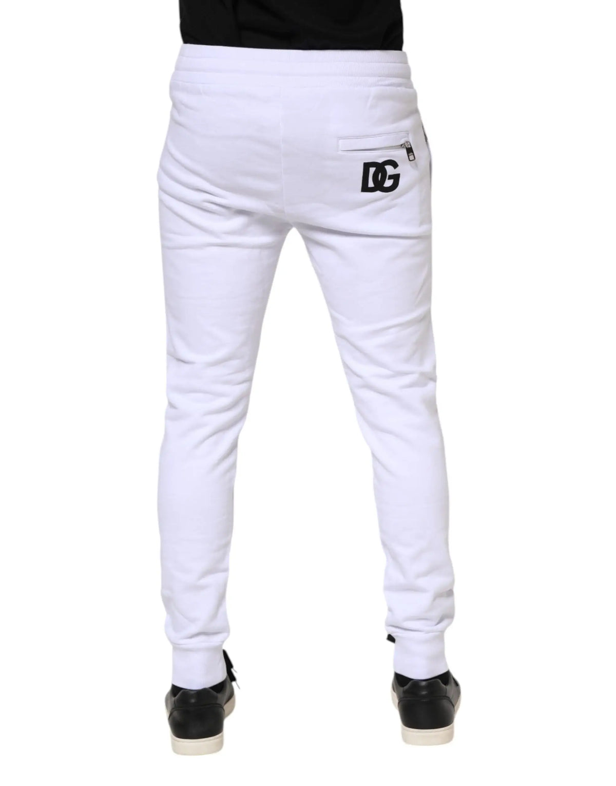Vue arrière de joggers dolce & gabbana blancs en coton avec logo noir sur la poche arrière et cordon de serrage