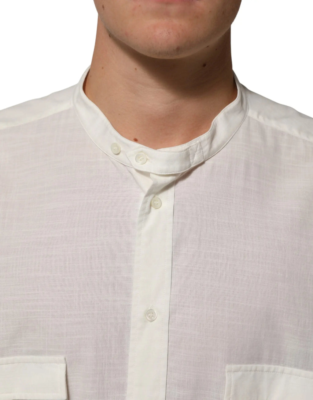 Chemise blanche dolce & gabbana en lin avec col mao et fermeture boutonnée sur le devant