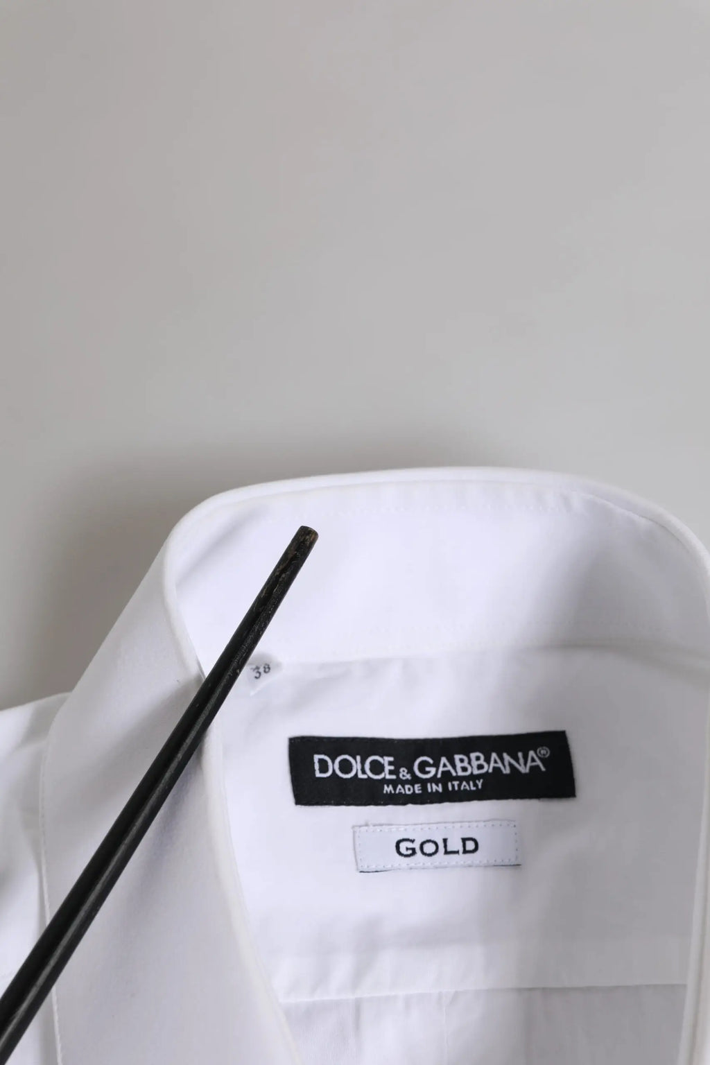 Chemise blanche dolce & gabbana pour homme en coton avec étiquette noire et inscription gold made in italy