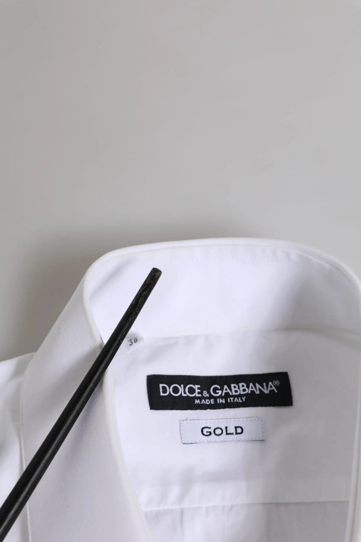 Chemise blanche dolce & gabbana pour homme en coton avec étiquette noire et inscription gold made in italy