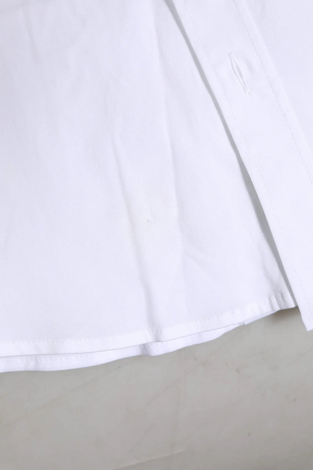 Chemise blanche en coton dolce gabbana avec manches longues et ourlet soigneusement cousu pour un look net
