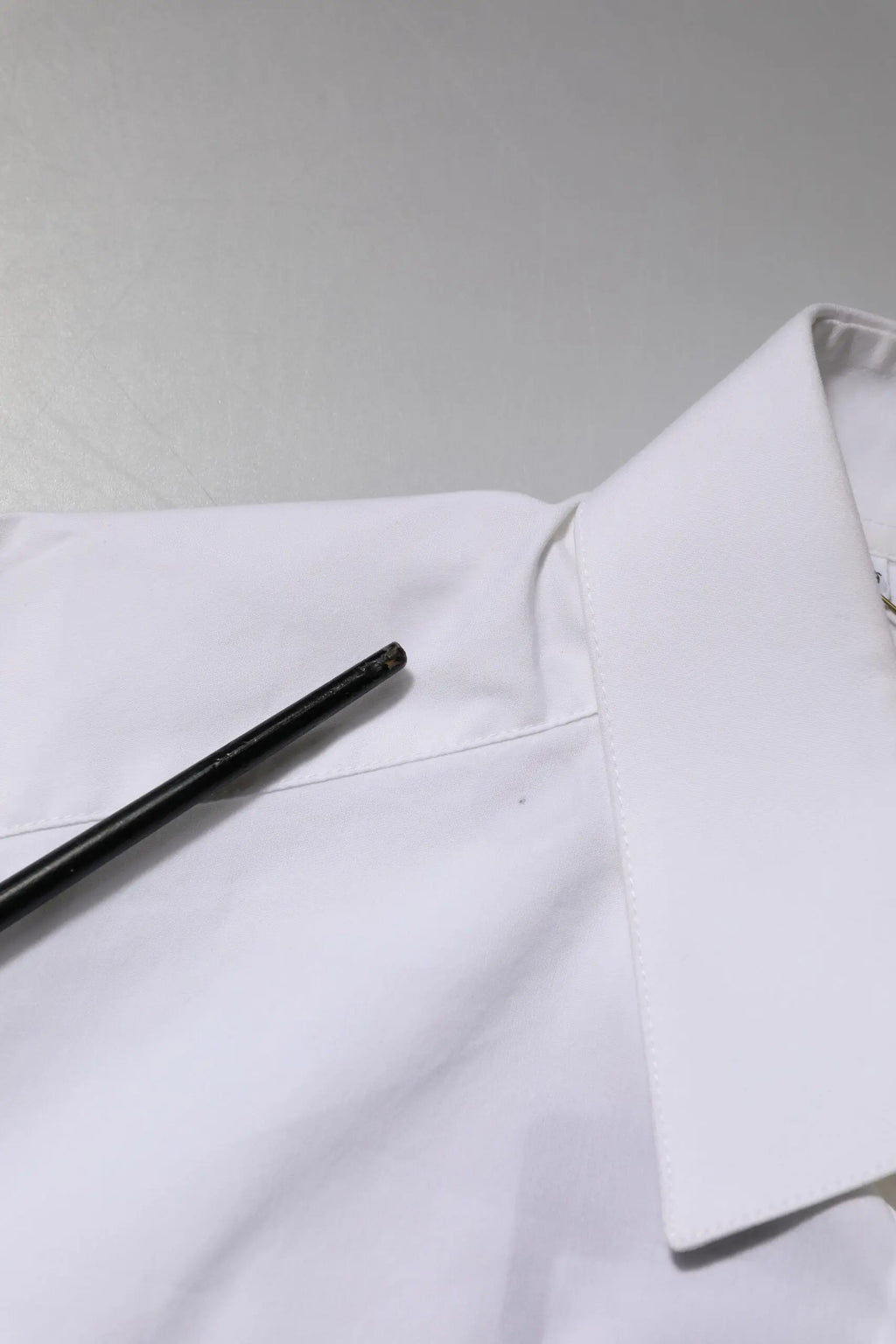 Chemise formelle blanche en coton dolce & gabbana avec col rigide et tissu bien repassé manches longues gold