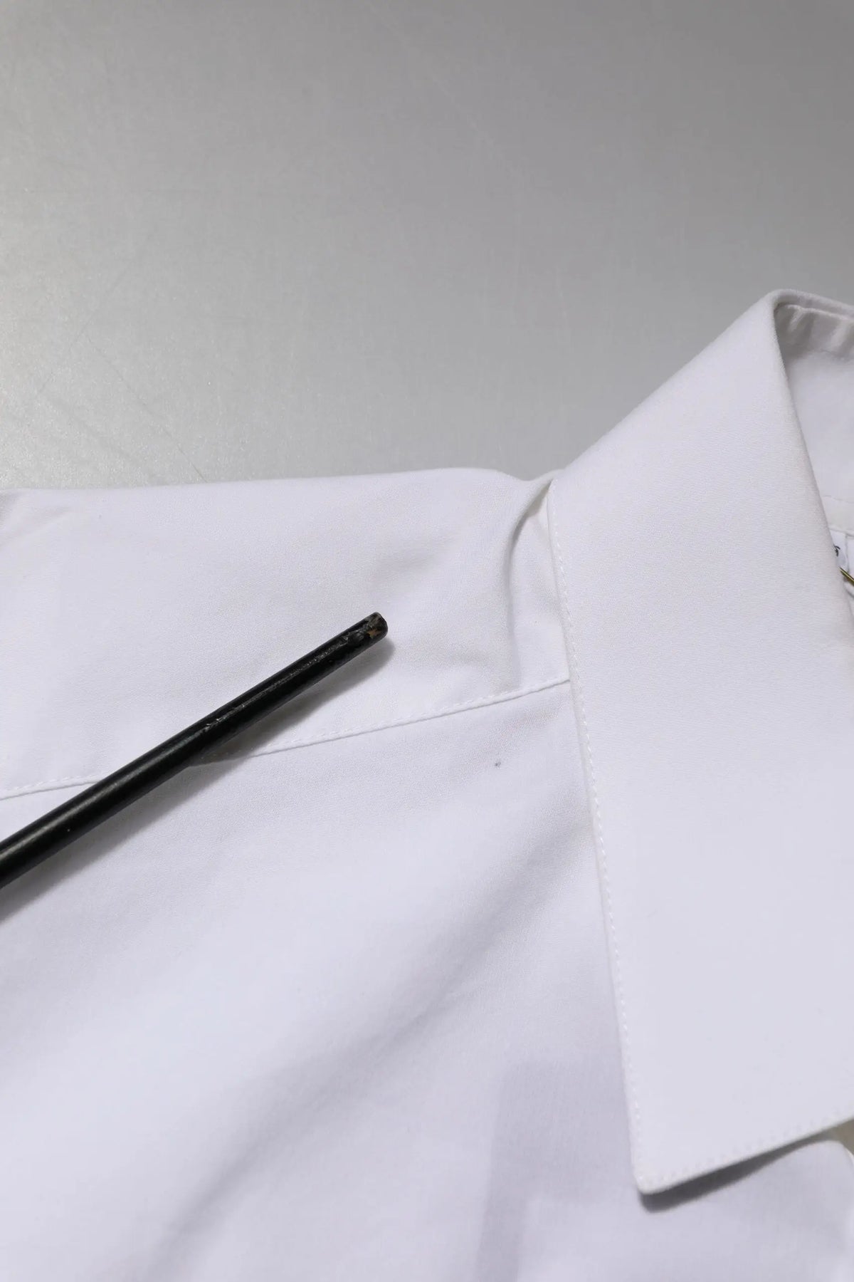 Chemise formelle blanche en coton dolce & gabbana avec col rigide et tissu bien repassé manches longues gold