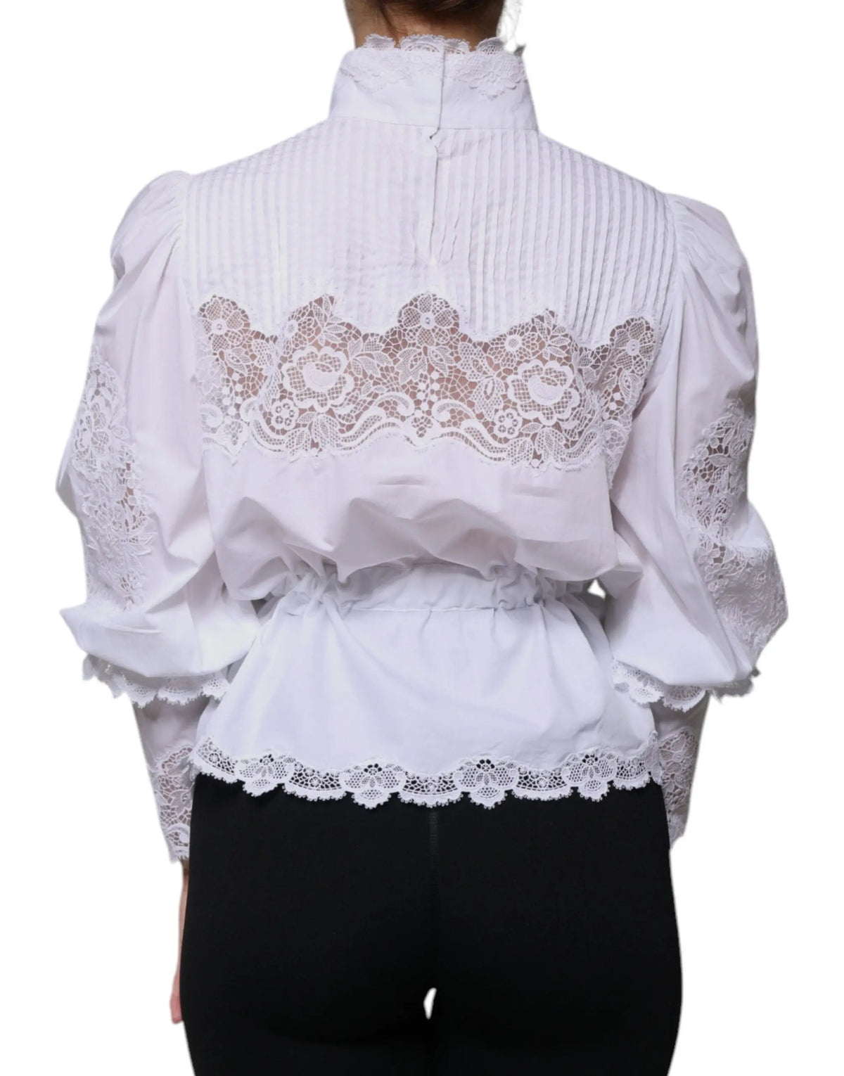 Blouse blanche dolce et gabbana en coton avec détails en dentelle délicate et manches bouffantes