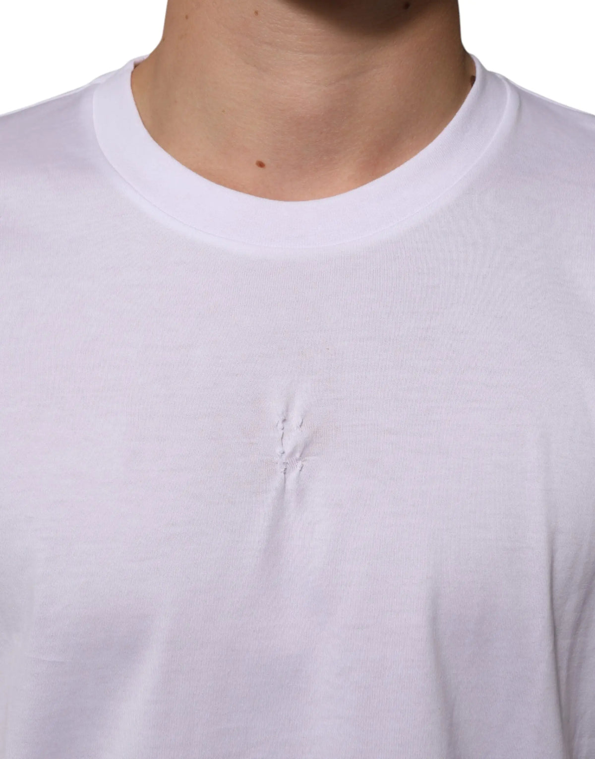 T-shirt dolce & gabbana blanc en coton avec col rond et petit logo brodé subtil au centre