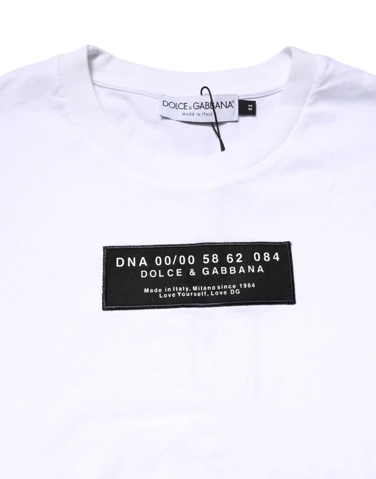 T-shirt blanc dolce & gabbana en coton avec patch logo noir rectangulaire et détails de branding blanc