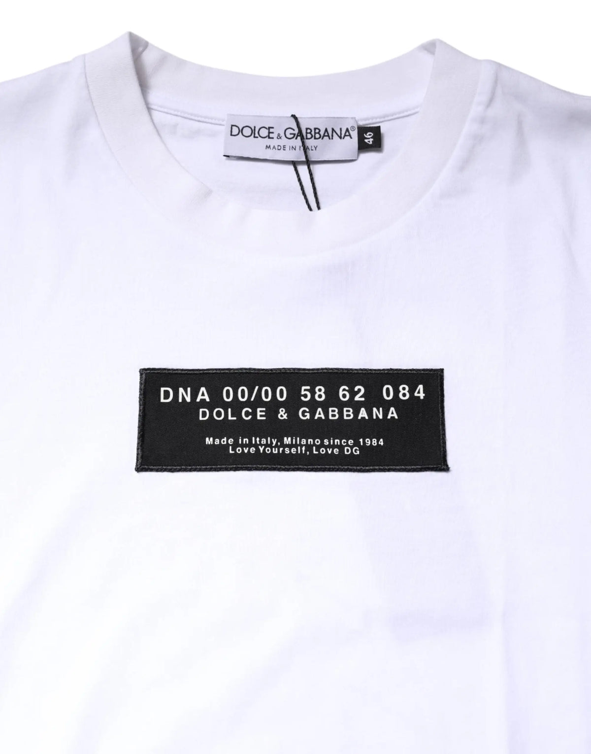 T-shirt blanc dolce & gabbana en coton avec patch logo noir et texte blanc sur la poitrine
