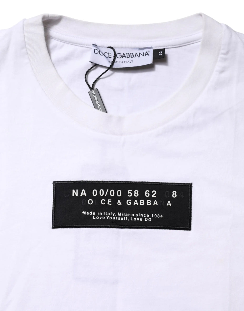 T-shirt blanc dolce & gabbana en coton avec patch logo noir et message love yourself love dg au centre