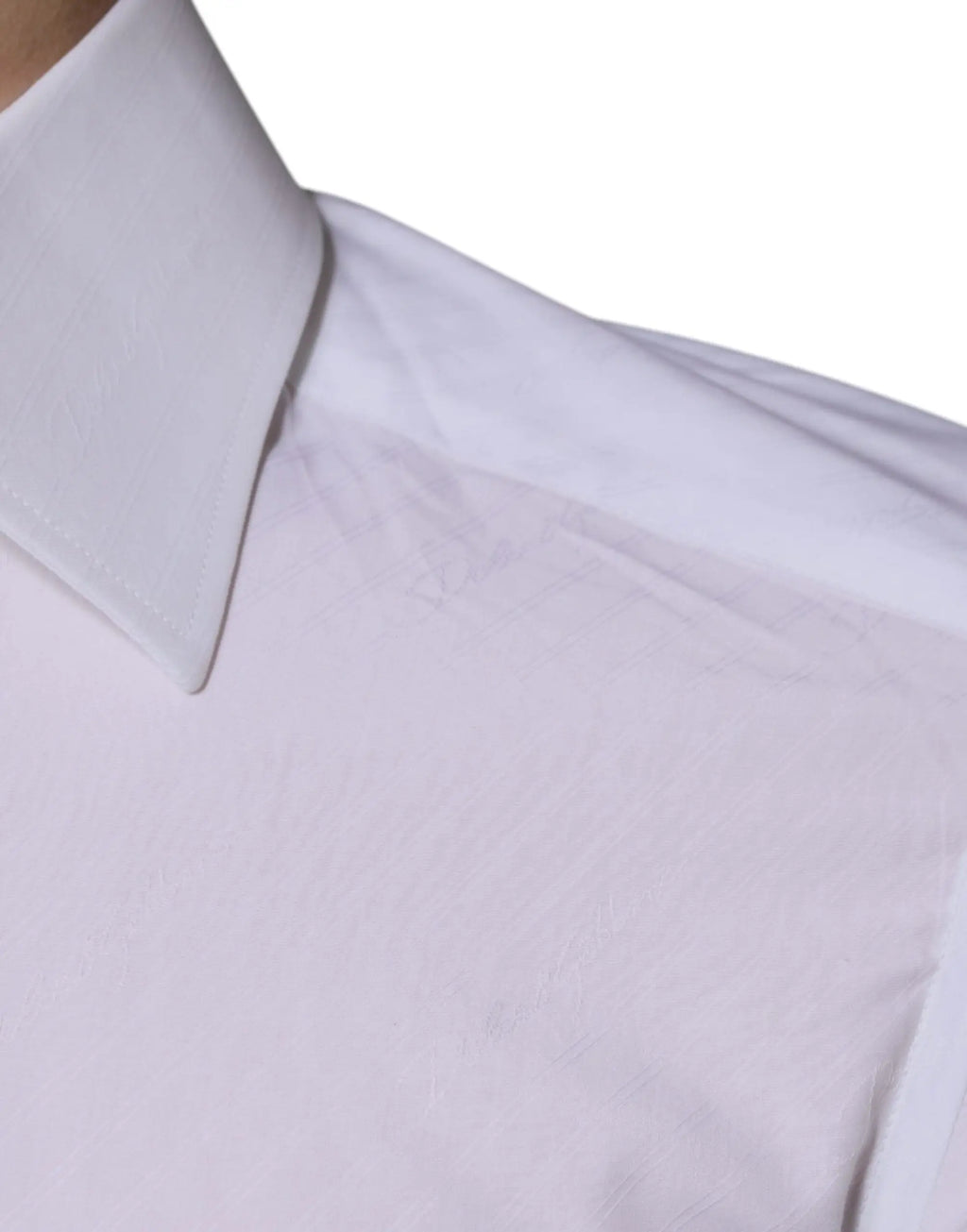 Chemise blanche dolce gabbana en coton à manches longues avec col plié net et tissu lisse ajusté