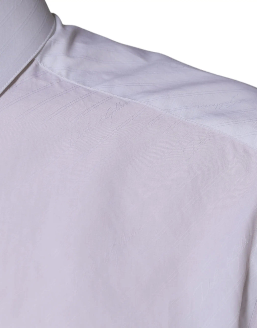 Chemise blanche en coton à manches longues dolce & gabbana avec col bien taillé et texture subtile du tissu