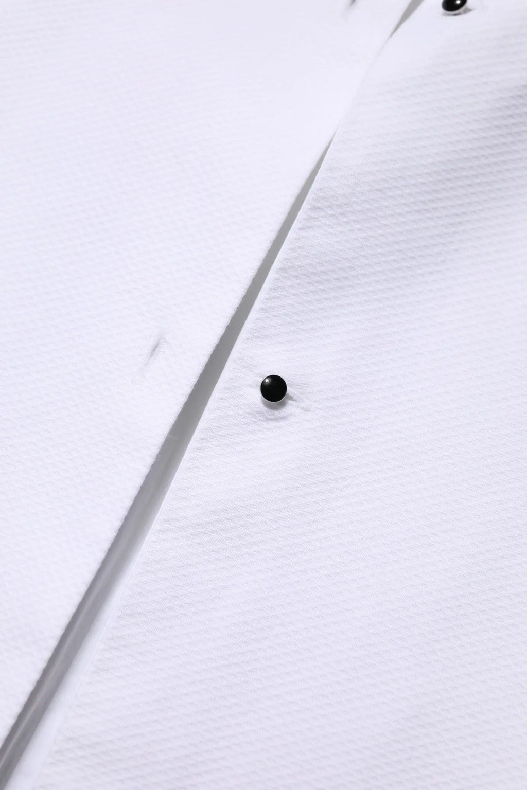 Bouton noir sur tissu blanc du top chemise col long en coton blanc dolce & gabbana