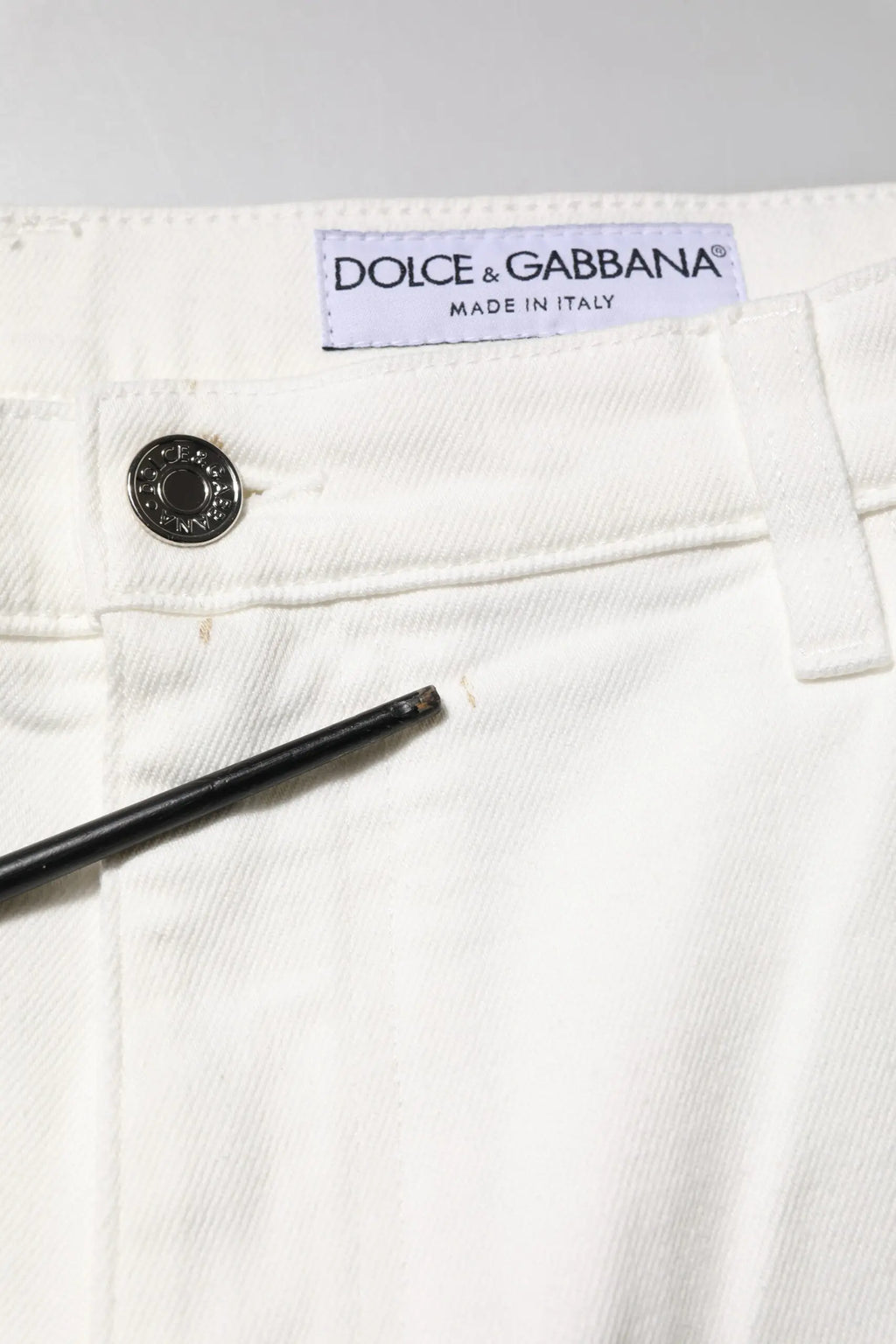 Jeans blancs en denim coton pour homme dolce gabbana fabriqués en italie avec étiquette visible au dos