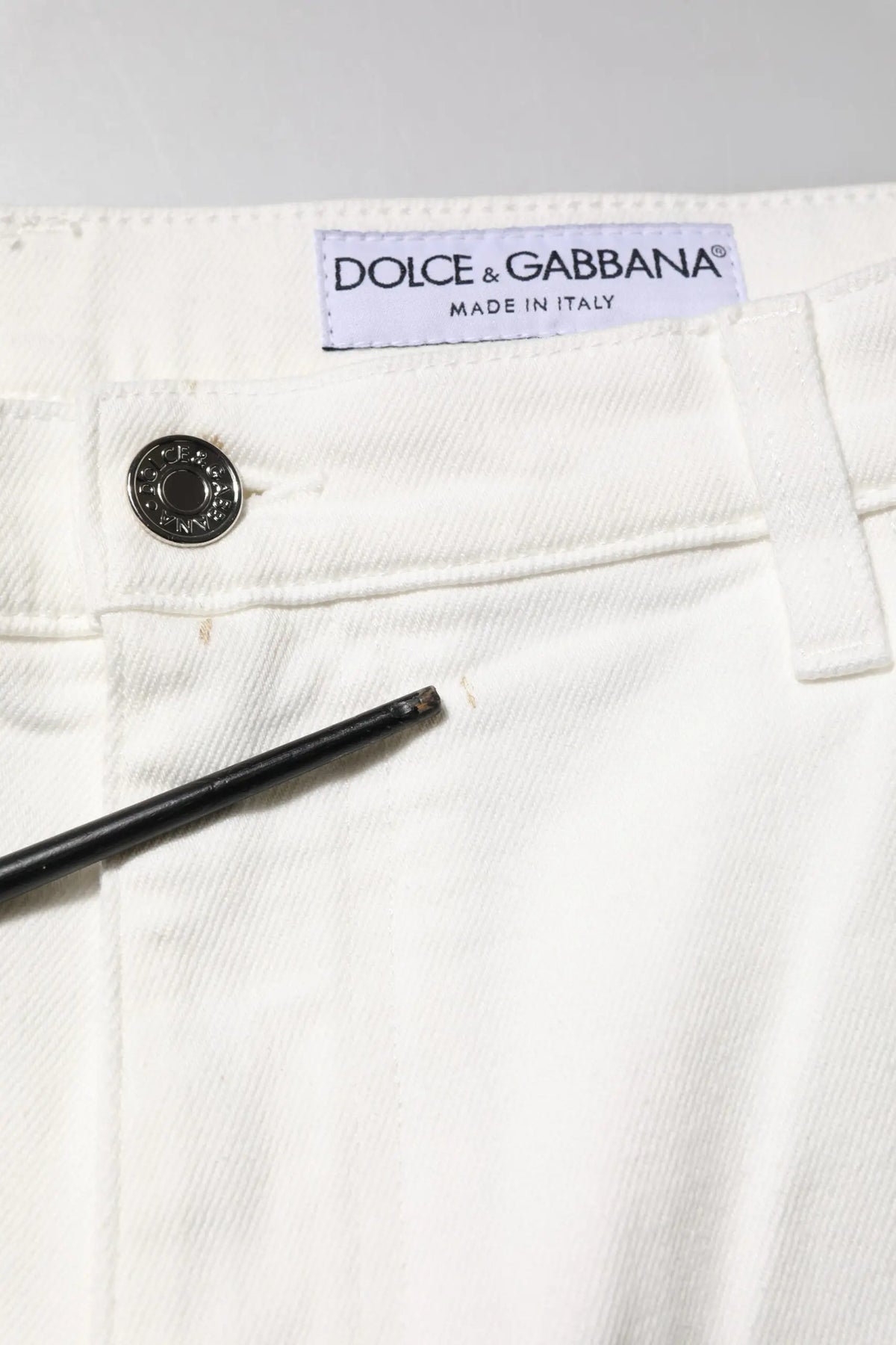Jeans blancs en denim coton pour homme dolce gabbana fabriqués en italie avec étiquette visible au dos