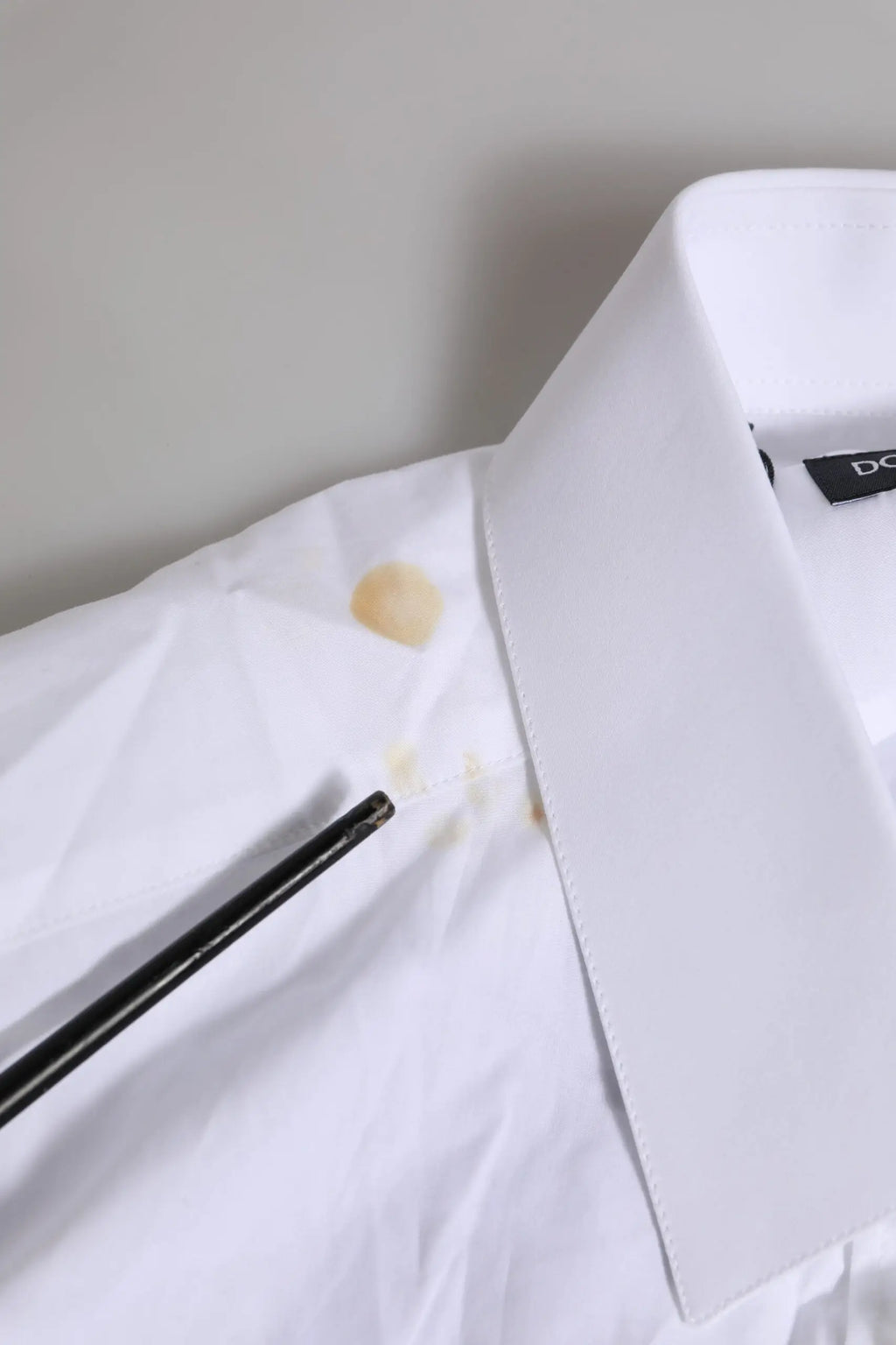 Chemise blanche en coton dolce & gabbana martini manches longues avec étiquette noire au col