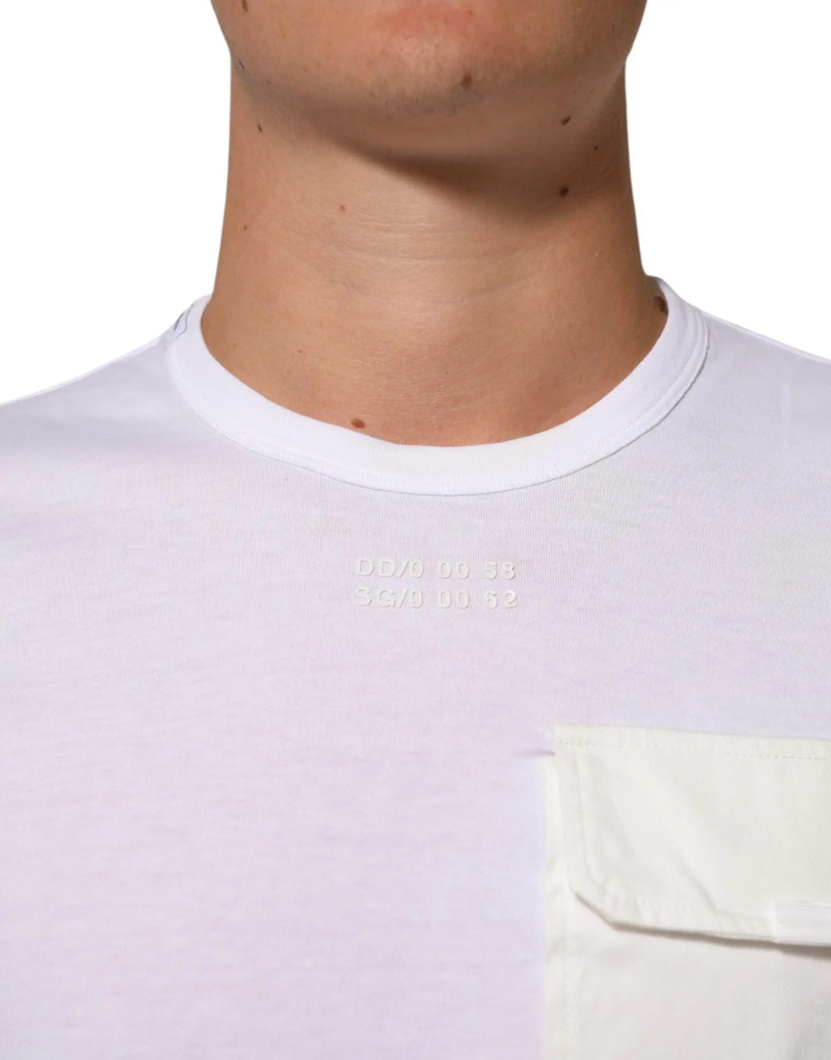 T shirt homme dolce & gabbana en coton blanc avec logo texturé subtil et poche poitrine contrastante beige clair