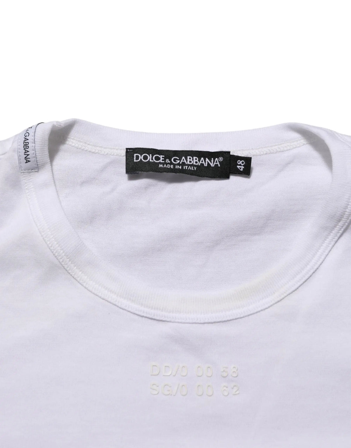 Dolce & gabbana t-shirt homme blanc en coton avec col rond poche avec étiquette noire made in italy 48 et texte embossé subtil