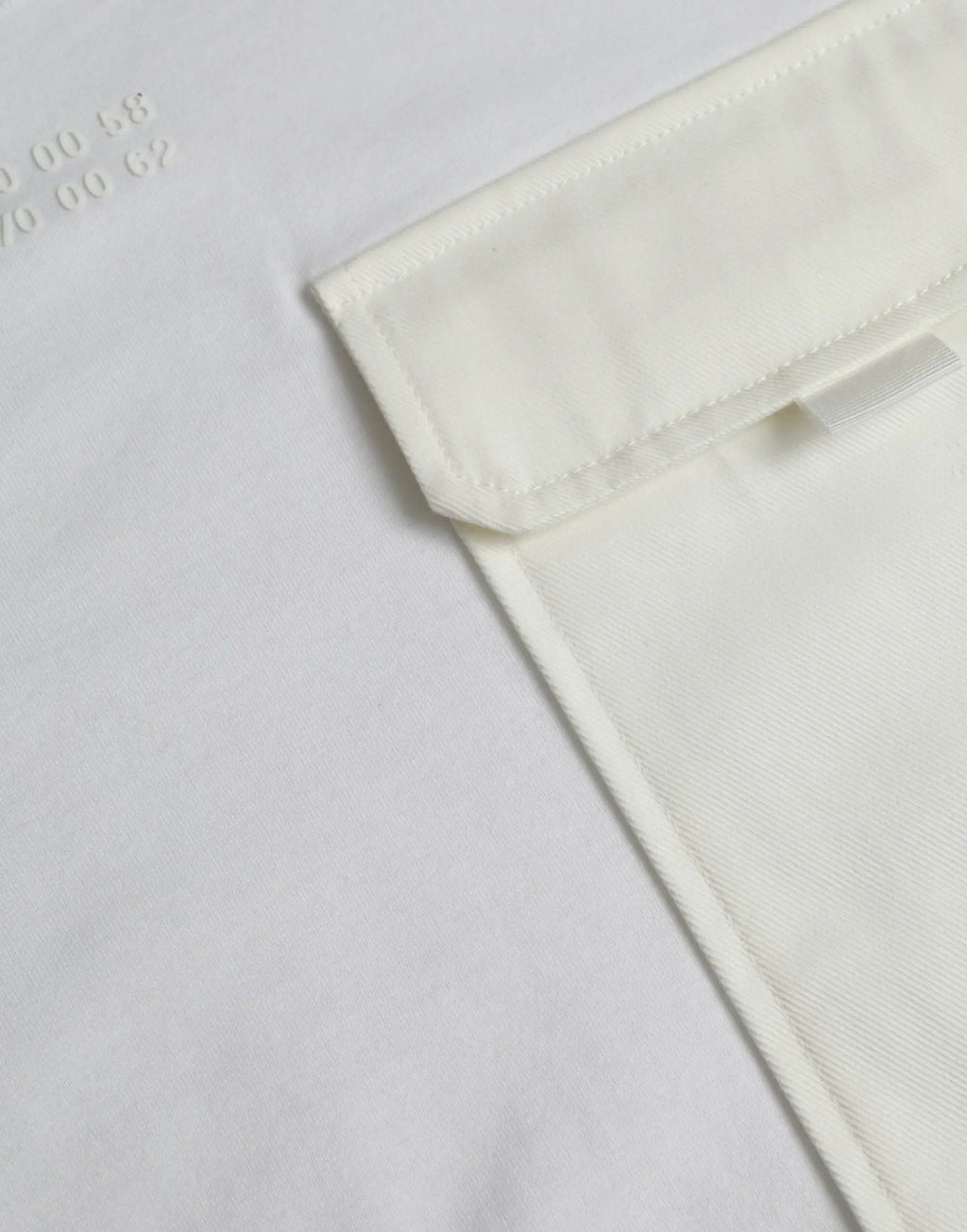 Poche blanche en coton avec bords soigneusement cousus sur t-shirt à manches courtes dolce gabbana