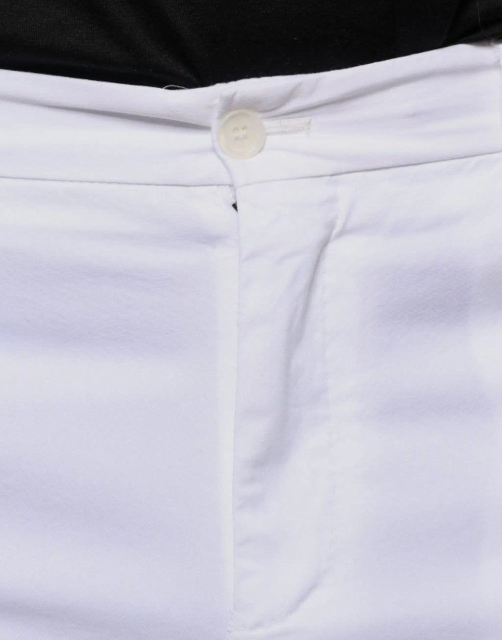 Pantalon skinny blanc en coton dolce gabbana avec pli subtil et petit bouton rond à la taille