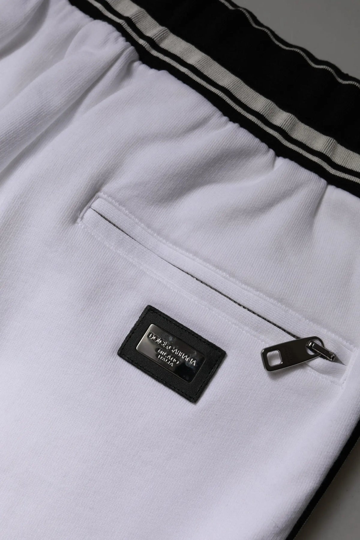 Pantalon jogger blanc en coton stretch dolce gabbana avec ceinture élastique rayée noir et blanc et poche zippée avant