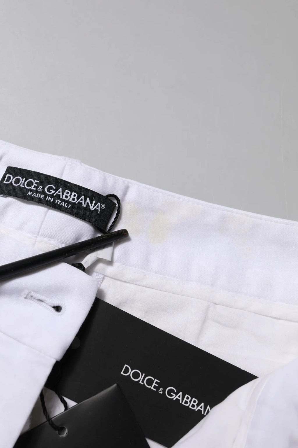 Pantalon dolce gabbana blanc en coton stretch avec coupe ajustée et tissu net élégamment conçu