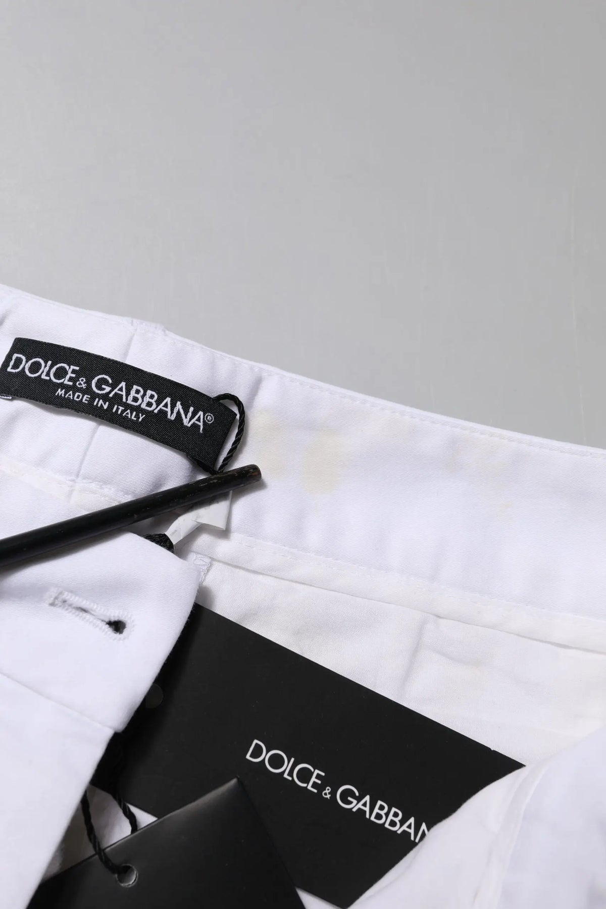 Pantalon dolce gabbana blanc en coton stretch avec coupe ajustée et tissu net élégamment conçu