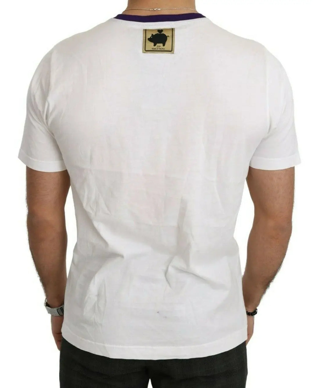 T-shirt blanc en coton dolce & gabbana avec col violet côtelé et patch doré avec logo cochon noir au dos