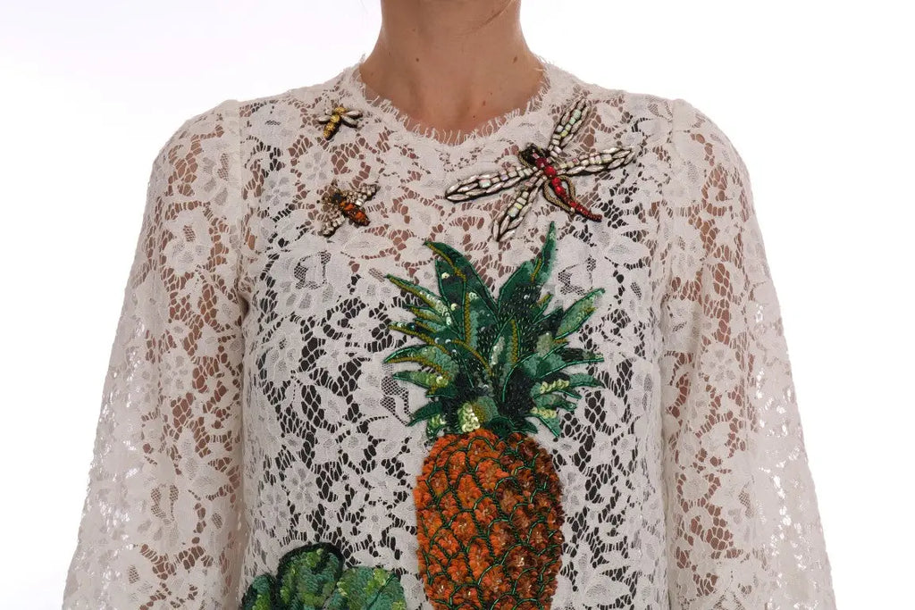 Blouse en dentelle blanche Dolce & Gabbana ornée dun ananas central en sequins verts et orange avec libellules et abeilles brodées