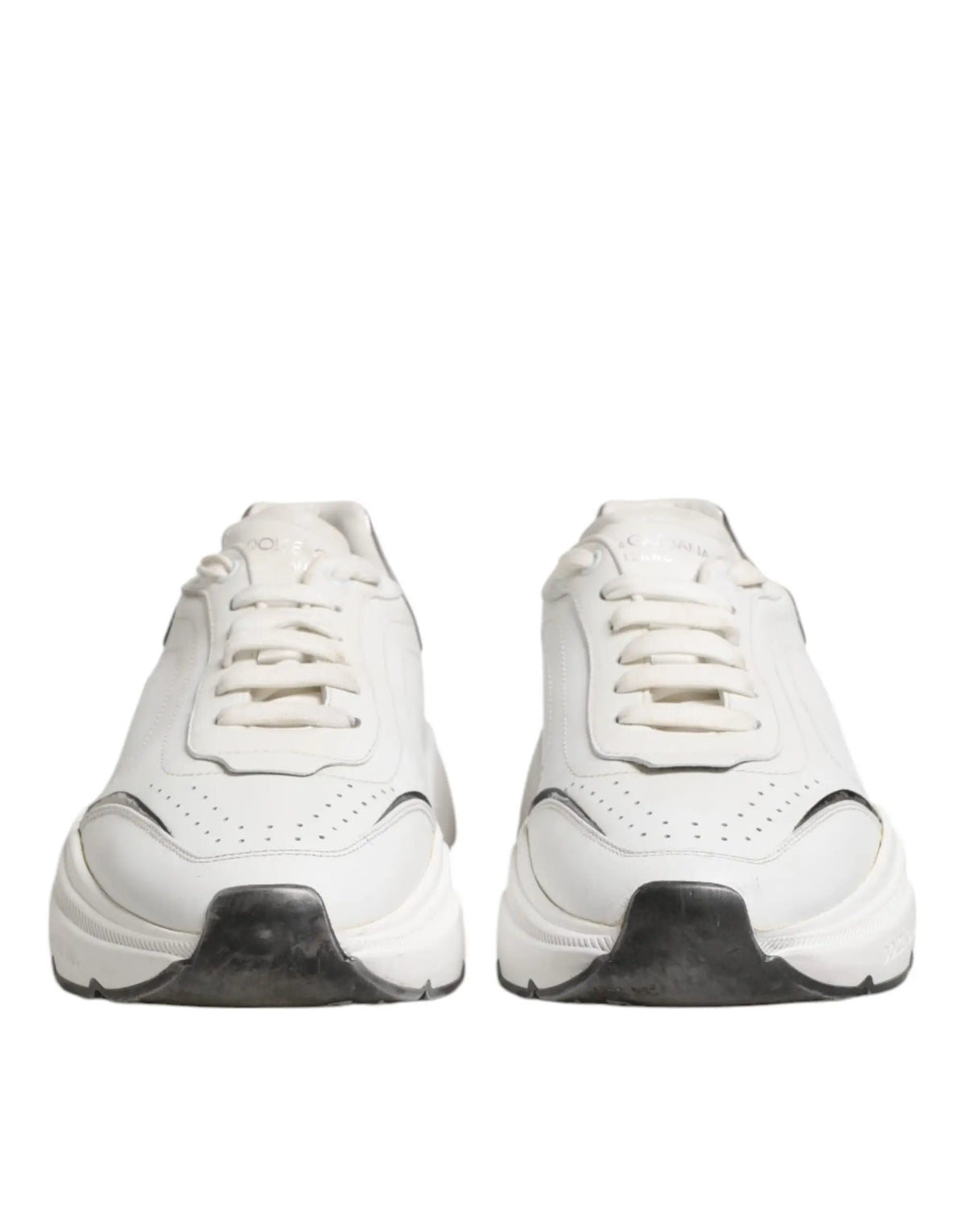 Dolce & gabbana white daymaster sneakers en cuir avec semelles en caoutchouc noir et perforations