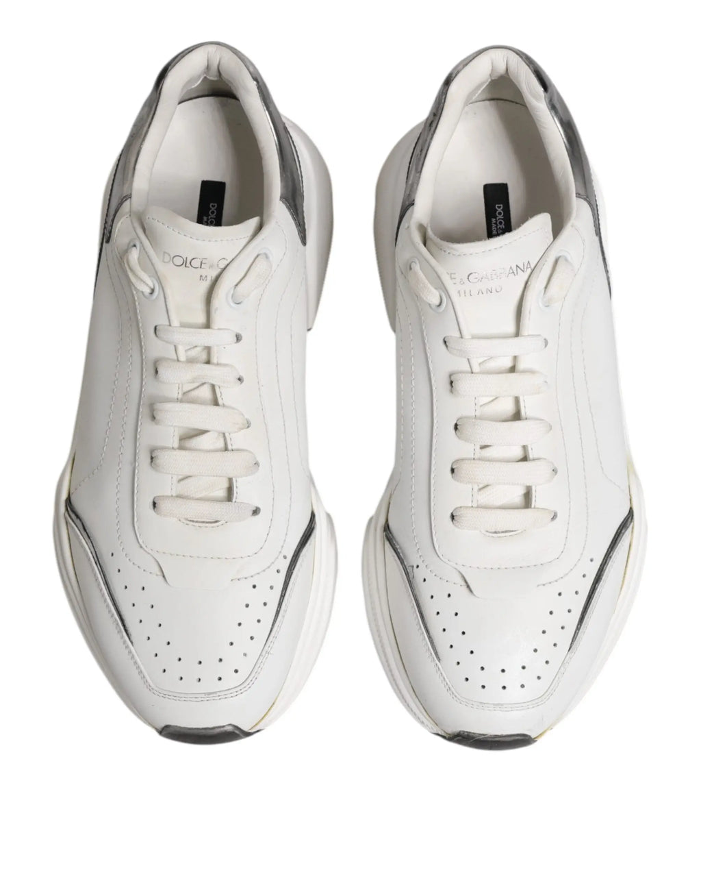 Baskets basses dolce & gabbana daymaster en cuir blanc avec accents argentés et détails perforés