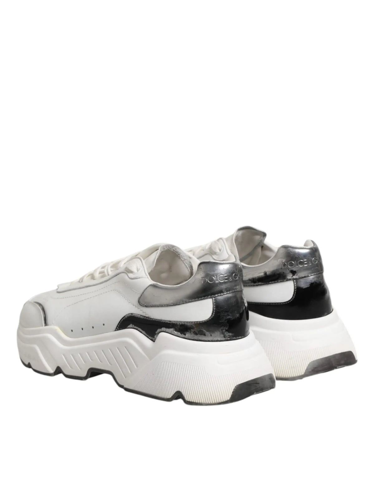 Baskets basses dolce & gabbana daymaster en cuir blanc et noir avec semelle épaisse et accents métalliques