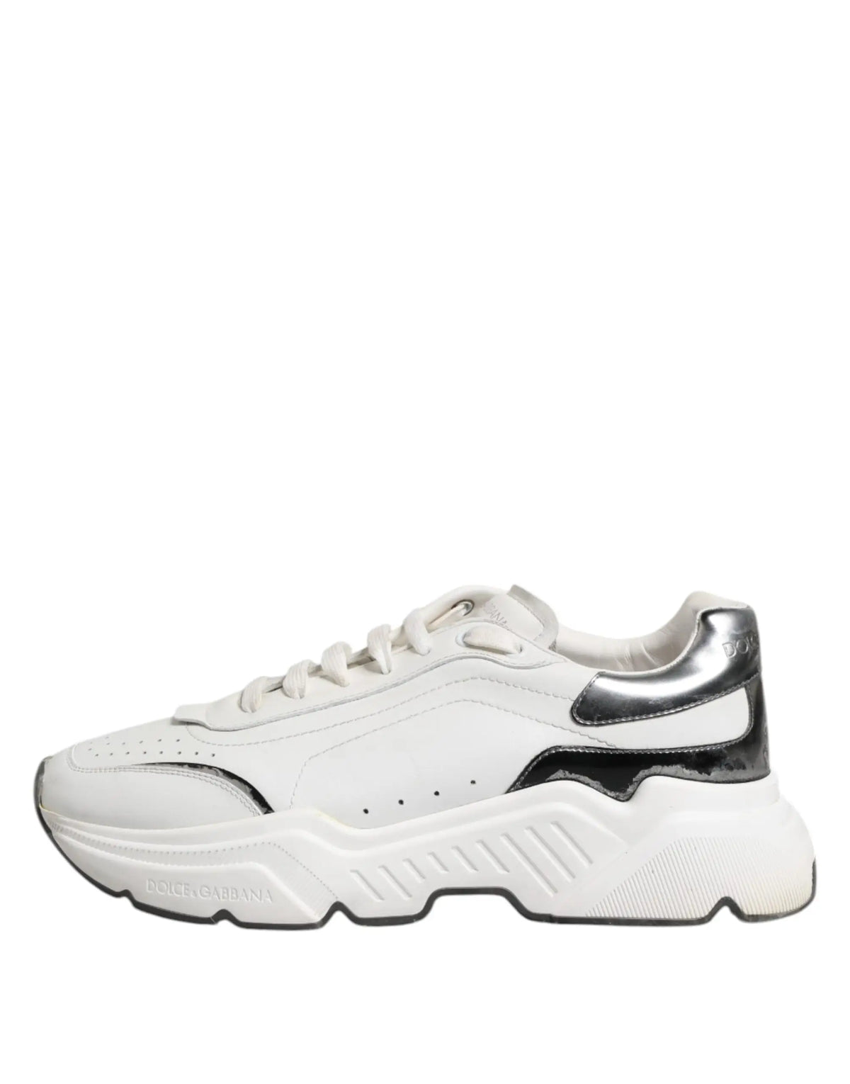 Baskets basses en cuir blanc dolce gabbana daymaster avec accents argentés et noirs et semelle épaisse