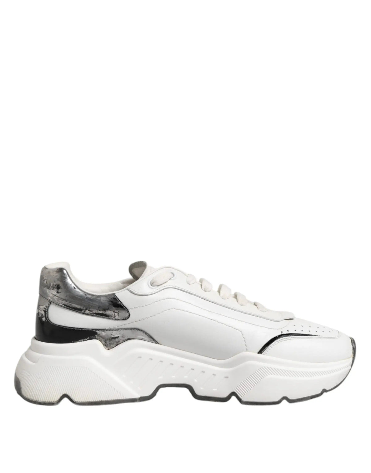 Baskets dolce & gabbana daymaster en cuir blanc avec semelle chunky et accents argentés métalliques au talon et à la semelle intermédiaire