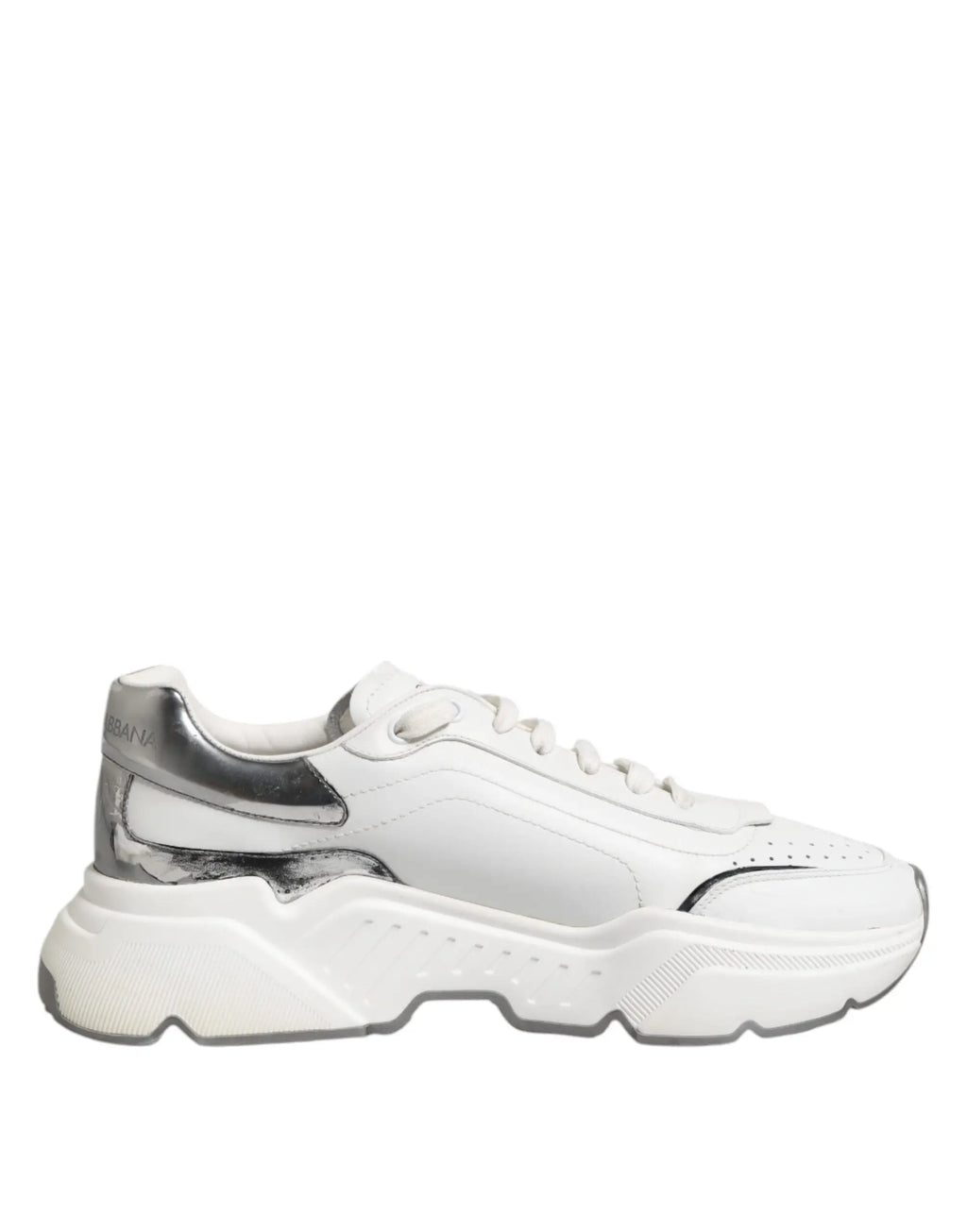 Baskets basses dolce & gabbana daymaster en cuir blanc avec accents métalliques argentés et semelle épaisse