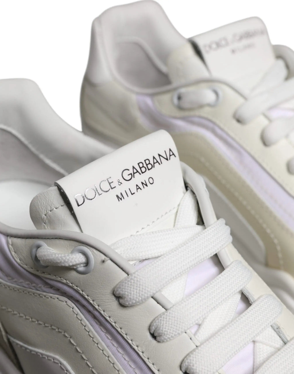 Baskets dolce & gabbana daymaster blanches avec accents lavande subtils et design minimaliste élégant