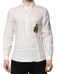 Chemise blanche dolce & gabbana à manches longues avec écusson doré brodé sur la poche poitrine formelle