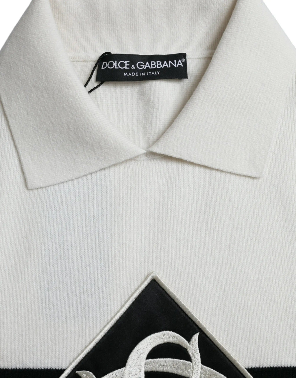 Polo blanc dolce et gabbana en coton avec logo brodé noir et argent sur la poitrine