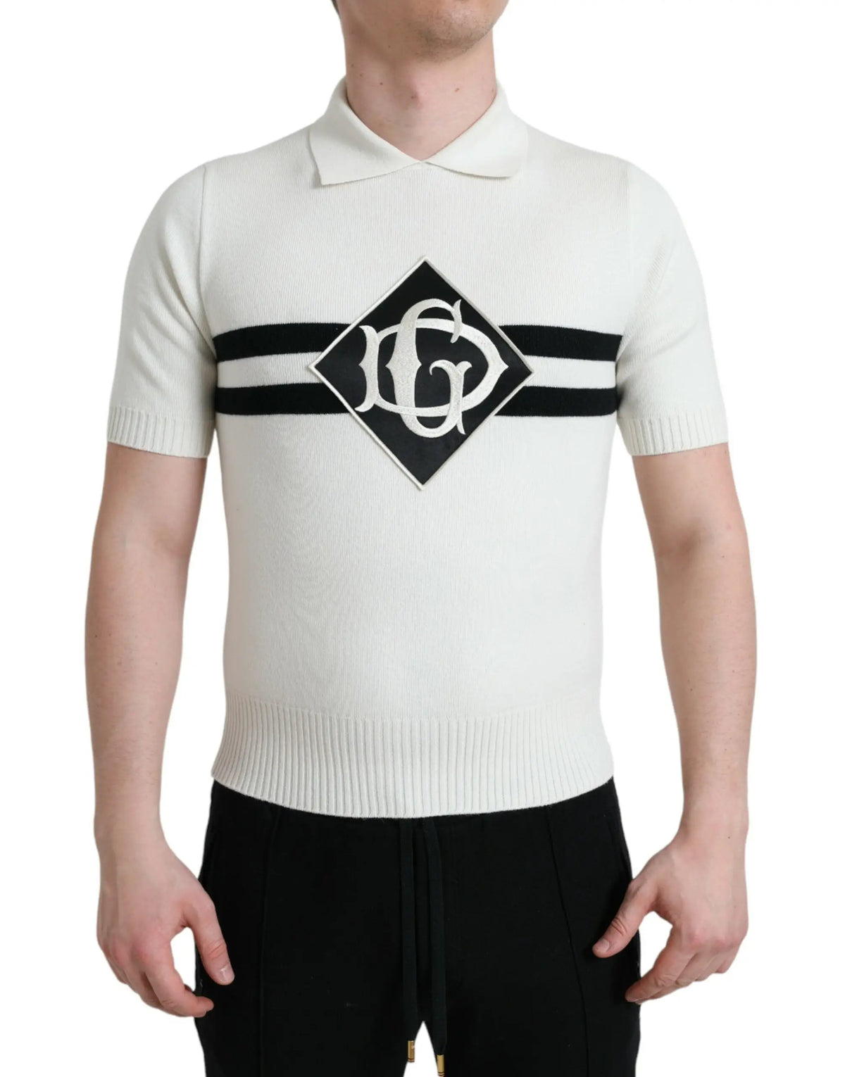 Chemise henley en maille crème à manches courtes dolce & gabbana avec rayures noires et logo central en losange