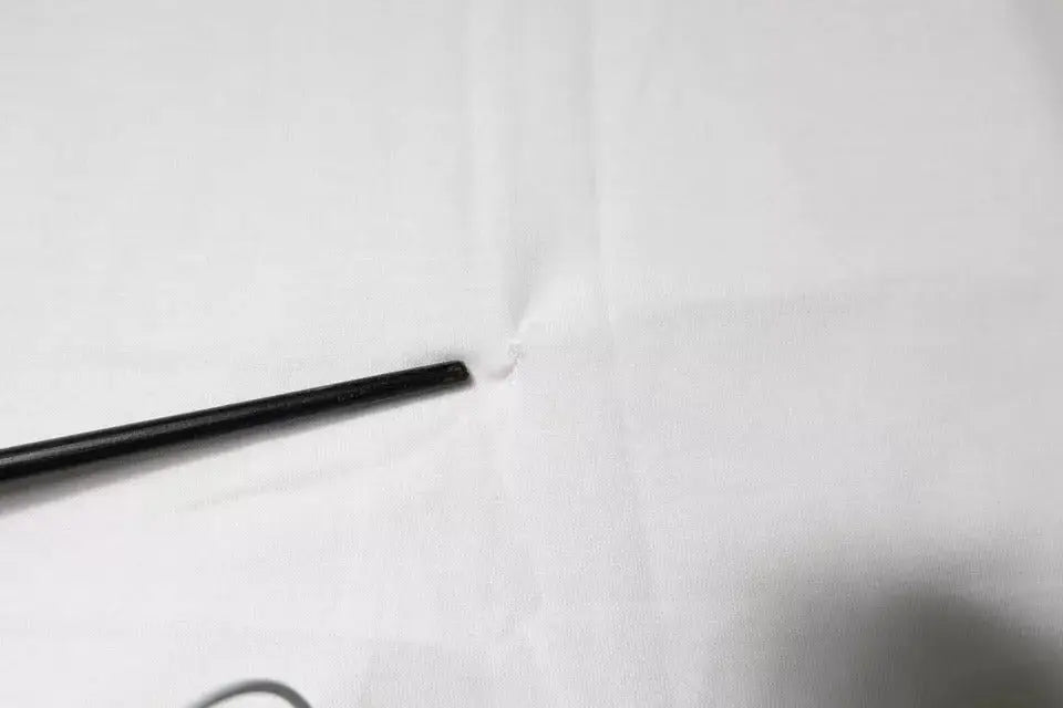 Stylo cylindrique noir à finition lisse avec t-shirt dolce & gabbana blanc en coton logo dg col rond