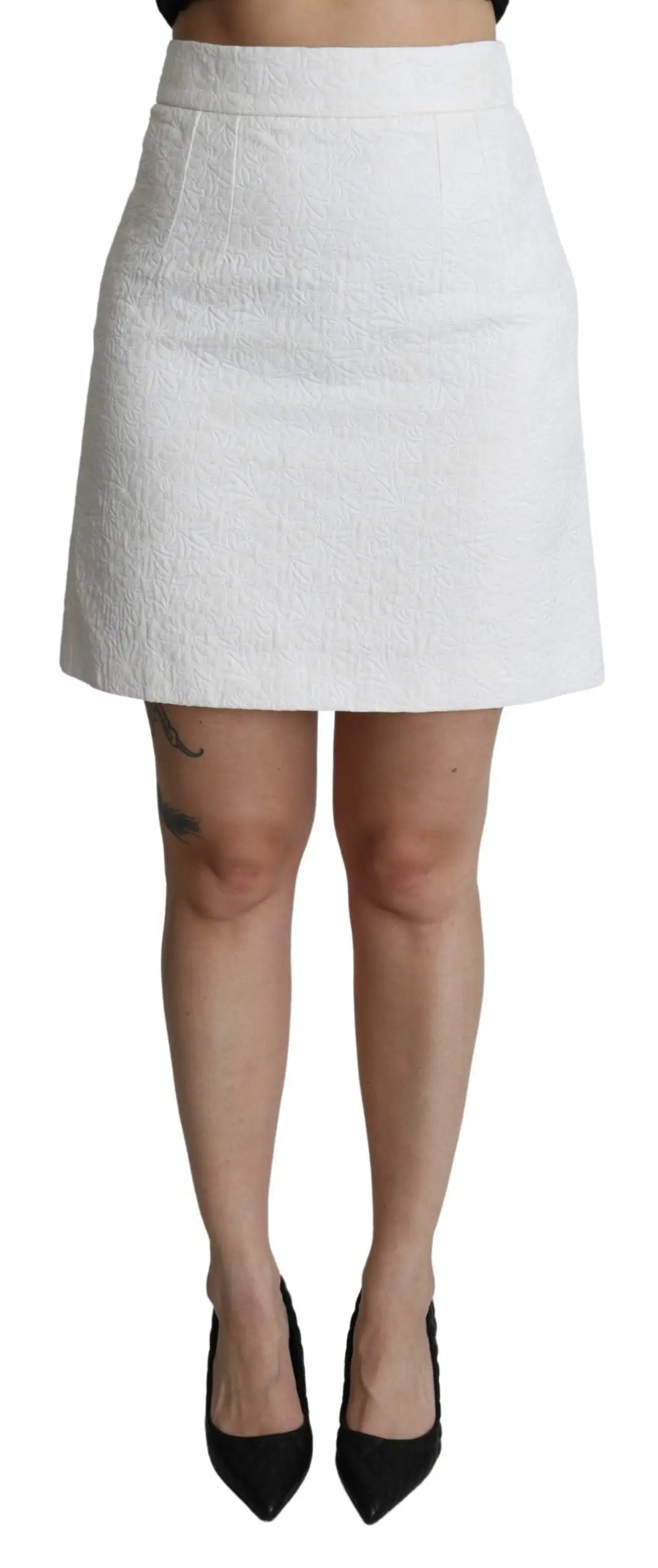 Jupe mini a ligne blanche dolce gabbana en brocart floral à taille haute avec plis subtils et texture élégante
