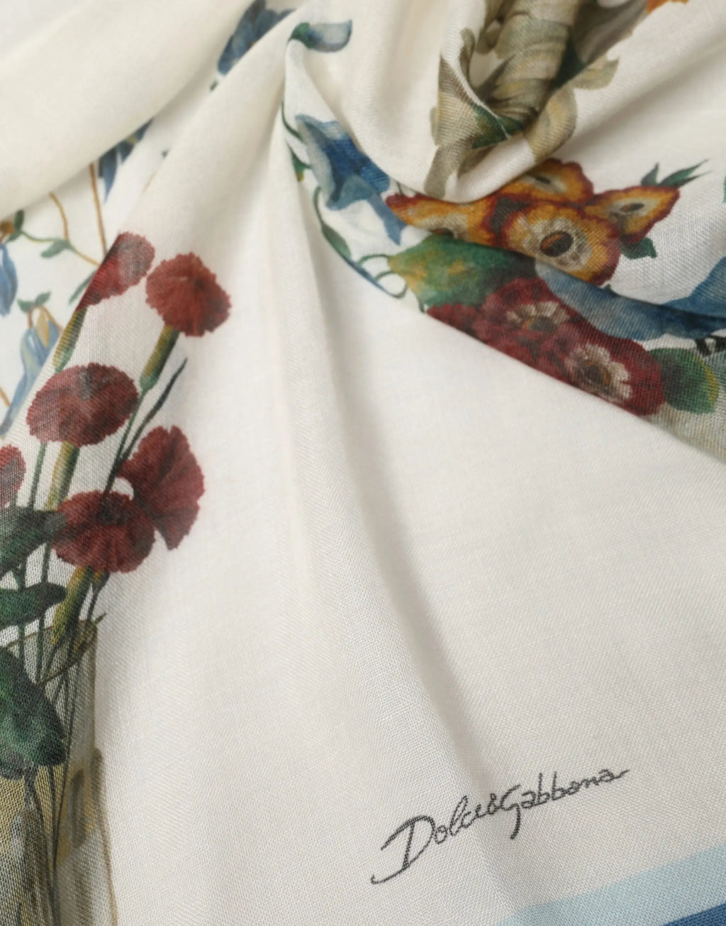 Étole en cachemire blanc dolce & gabbana avec imprimé floral vibrant de carnations rouges, fleurs bleues et feuillage vert